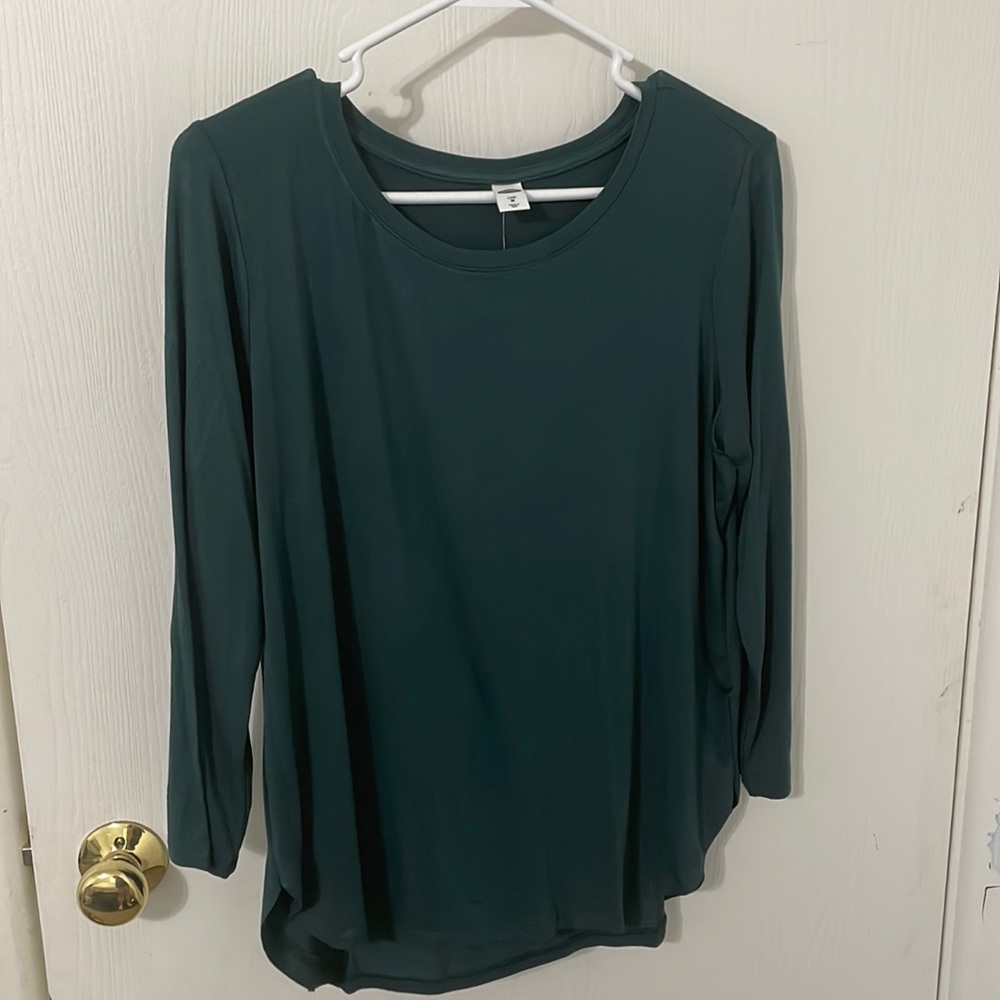 Solid long sleeve t-shirt